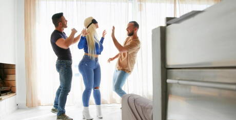 Der attraktive Latino Andy Star und der portugiesische Gay-Bär Sir Peter haben Analsex