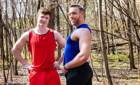 American stars muscular Alex Mecum and strongman Finn Harding fuck after dick sucking outside