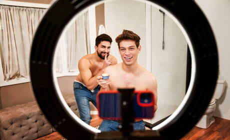 Mili amerykańscy chłopcy uprawiają ostry seks analny z Michaelem Delrayem i kulturystą Nickiem La