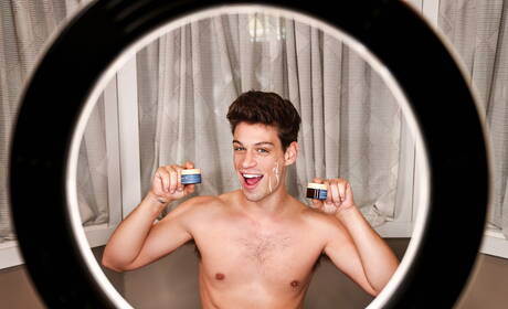 I bravi ragazzi americani Michael Delray e il culturista Nick La in un duro sesso anale