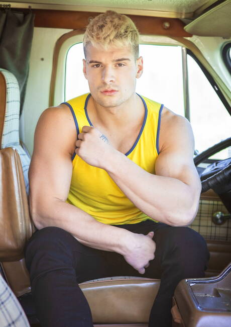 加拿大健美運動員 Malik Delgaty 和加拿大健美運動員 Jeremy London 在戶外享受激情性愛