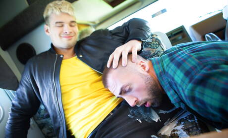 加拿大健美運動員 Malik Delgaty 和加拿大健美運動員 Jeremy London 在戶外享受激情性愛