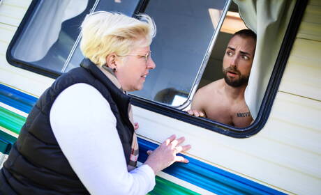 Canadian bodybuilder Malik Delgaty and canadian well-built Jeremy London have a hot sex outside