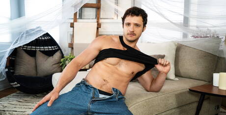 Seksowni Amerykanie, przystojniak Arad Winwin i dobrze zbudowany Nate Grimes mają gorącą scenę miłosną