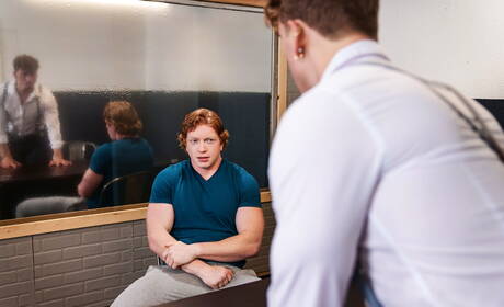 Les beaux mecs américains, le dur à cuire Kyle Connors et le super étalon Felix Fox dans une sodomie torride