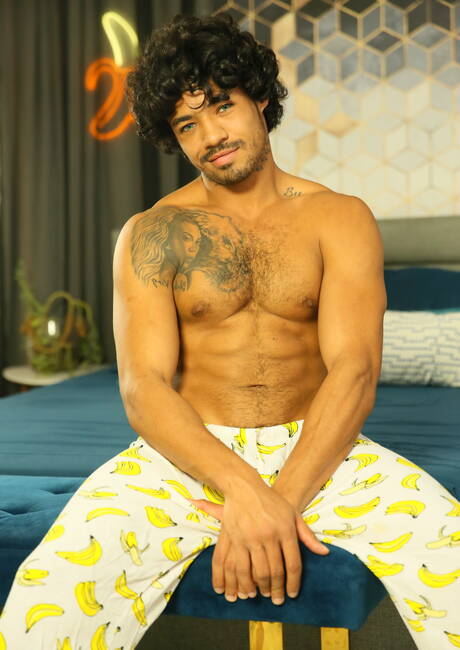 Men: O bonitão Valentin Petrov e o galã Lucas Ellis em uma ação homossexual quente