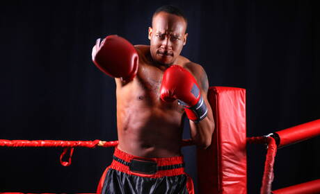 黑人壯漢特倫特金和加拿大健美運動員馬利克德爾加蒂進行火辣跨種族肛交