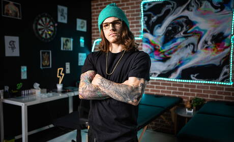 Der junge Russe Lev Ivankov und die junge Kanadierin Sunny D haben guten Analsex