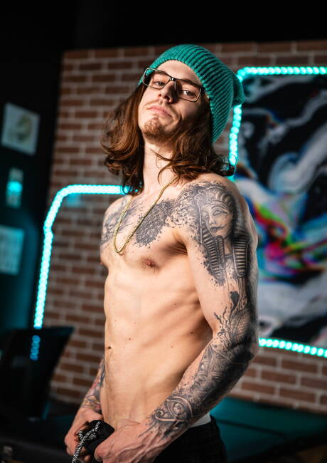 Men: Le jeune russe Lev Ivankov et le jeune canadien Sunny D ont une bonne relation sexuelle anale