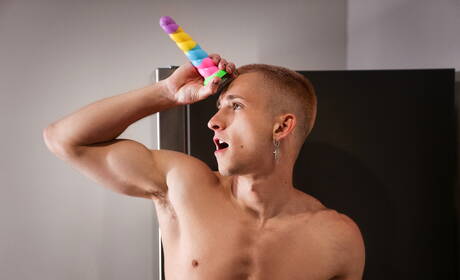 Gorący amerykańscy faceci, piękny chłopak Theo Brady i umięśniony Nick La ruchają tyłek po ssaniu kutasa