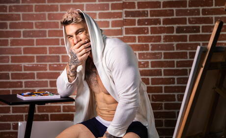 Der kanadische Superhengst William Seed und der kanadische Twink Benjamin Blue wichsen mit einem Spielzeug