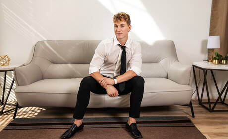 Les garçons américains bien bâtis Pierce Paris et le costaud Felix Fox se font baiser le cul dans la cuisine