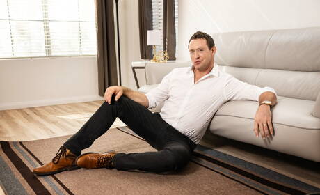 Gorący amerykańscy chłopcy, dobrze zbudowani Pierce Paris i muskularny Felix Fox ruchają się w dupę w kuchni