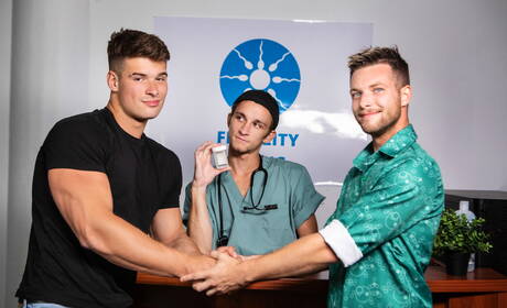 American young boy Theo Brady and canadian bodybuilder Malik Delgaty have a good anal sex