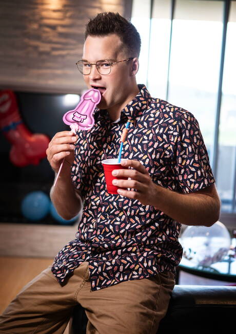 加拿大壯漢 William Seed 和壯漢 Brent North 在吸吮雞巴後操屁股