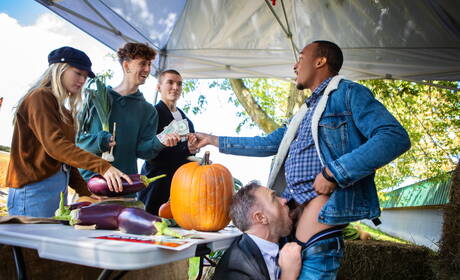 American well-built Alex Mecum and black muscular Trent King in hard interracial anal sex outside