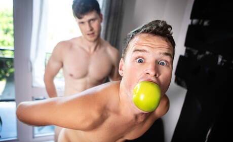 Alex Montenegro, Finn Harding und Brent North beim Dreier-Küchenfick