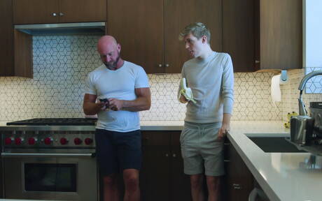 Nette amerikanische Jungs, der schöne Junge Jack Bailey und der Bär Killian Knox haben guten Sex