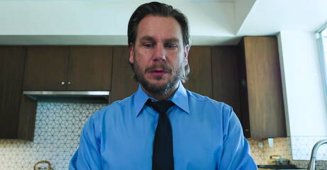 美國肌肉男艾薩克·帕克和德國帥哥漢斯·柏林在廚房裡享受了一場激情的性愛