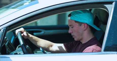 Der amerikanische Muskelprotz Isaac Parker und der deutsche attraktive Hans Berlin haben guten Sex in der Küche