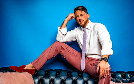 Nette amerikanische Jungs, der Hengst Brandon Anderson und der große Kerl Roman Todd bei heißer homosexueller Action draußen