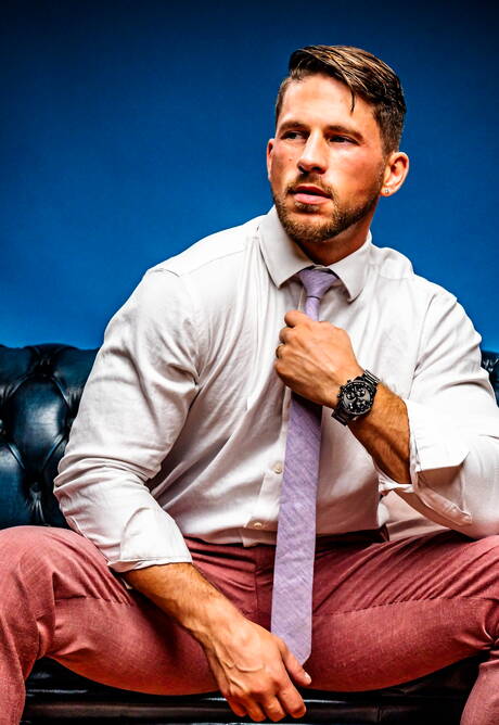 Nette amerikanische Jungs, der Hengst Brandon Anderson und der große Kerl Roman Todd bei heißer homosexueller Action draußen