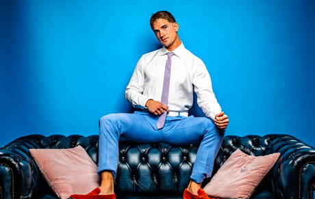 Nette amerikanische Jungs, der Hengst Brandon Anderson und der große Kerl Roman Todd bei heißer homosexueller Action draußen