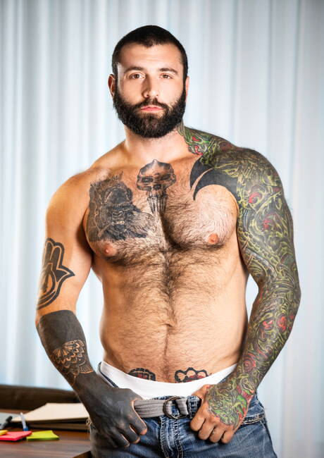 Der reife kanadische Bär Markus Kage und der kanadische Kraftprotz Jeremy London bei heißer Arschfick-Action