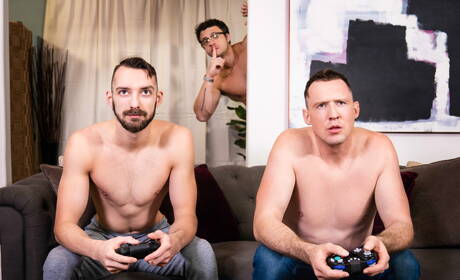 Os garotos gostosos Pierce Paris, Nate Grimes e Johnny B se amam