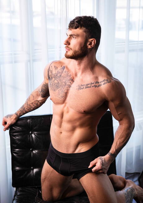 Der kanadische Muskelprotz William Seed und der Superhengst Franky Maloney bei einem heißen Arschfick