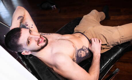 Der kanadische Muskelprotz William Seed und der Superhengst Franky Maloney bei einem heißen Arschfick