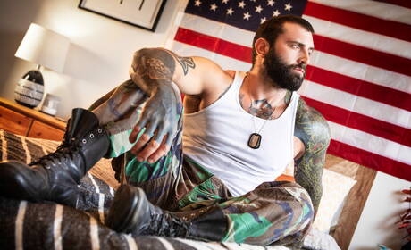 加拿大辣妹 Markus Kage 和加拿大辣妹 Edward Terran 享有激情性愛