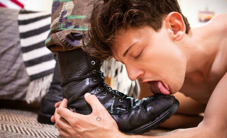 加拿大辣妹 Markus Kage 和加拿大辣妹 Edward Terran 享有激情性愛