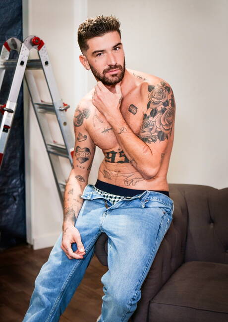 Latin husky guy Michael Delray and french beefy Chris Damned in hot anal sex