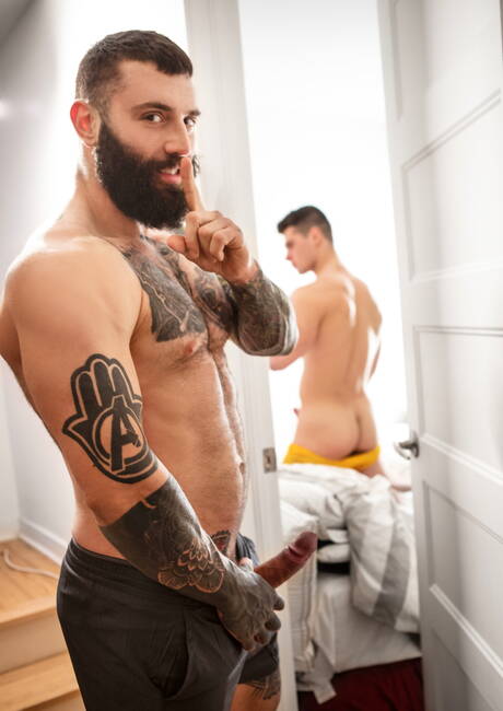 Der kanadische Gay-Bär Markus Kage und der kanadische Bodybuilder Malik Delgaty bei einem heißen Arschfick