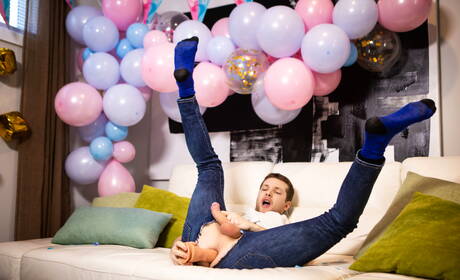 Kanadyjski silny byk Malik Delgaty i kanadyjski młodzieniec Benjamin Blue ruchają się w dupę po ssaniu