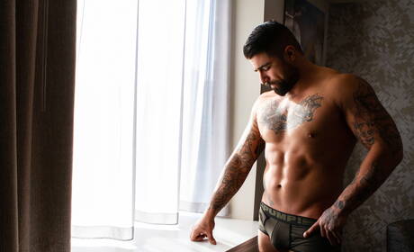 加拿大健美運動員瑞安·博恩斯和哈維·西德互相撞擊