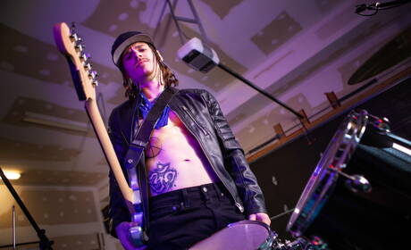 De gespierde kerel Dex Parker en de knappe Canadese jongen Sunny D in een hete homoseksuele scène