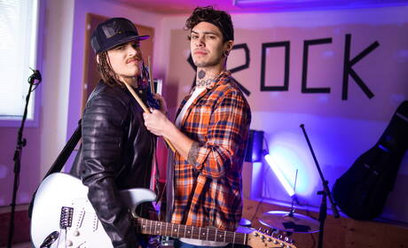 De gespierde kerel Dex Parker en de knappe Canadese jongen Sunny D in een hete homoseksuele scène