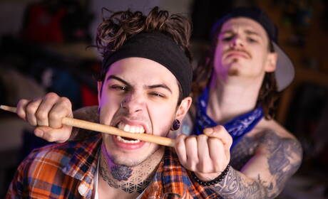 De gespierde kerel Dex Parker en de knappe Canadese jongen Sunny D in een hete homoseksuele scène