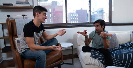 Twee Amerikaanse mannen, Ty Mitchell en sterke man Aiden Ward, neukten elkaar