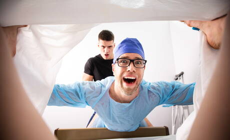 Amerykański przystojniak Alex Mecum i kanadyjski silny byk Malik Delgaty wiercą tyłek