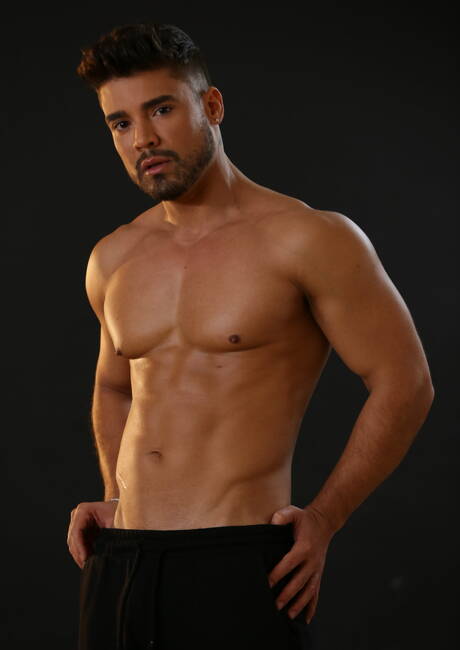 Der spanische Muskelprotz Diego Reyes und der spanische Muskelprotz Dann Grey beim heißen Analsex