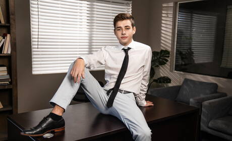 美國小夥 Joey Mills 和法國帥哥 Chris Damned 在吸吮雞巴後操了屁股