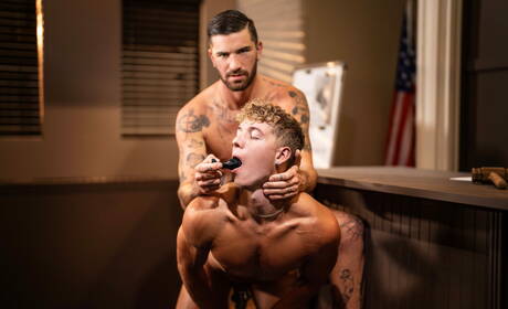 Il francese Chris Damned e il super stallone americano Felix Fox in un duro sesso anale