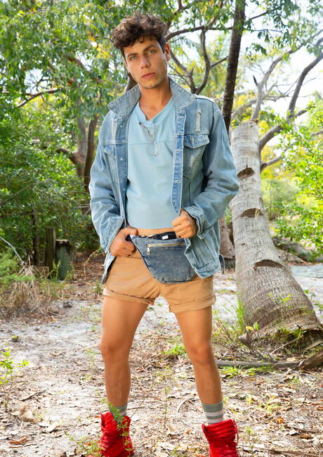 Der rumänische Superhengst Kaleb Stryker und der amerikanische Hengst Jay Seabrook haben heißen Analsex im Freien