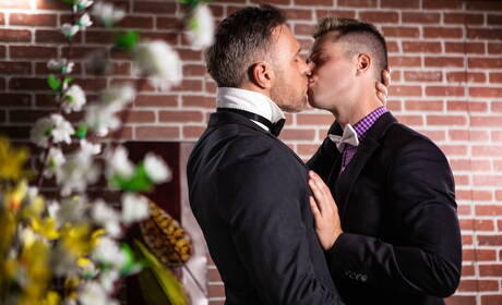 El estadounidense husky Alex Mecum y el joven canadiense Benjamin Blue tienen sexo anal