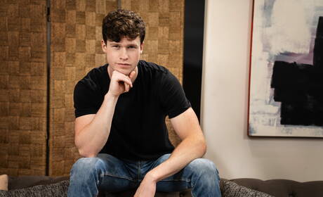 拉丁帥哥 Ashton Summers 和美國健壯 Finn Harding 上演熱辣情侶戲