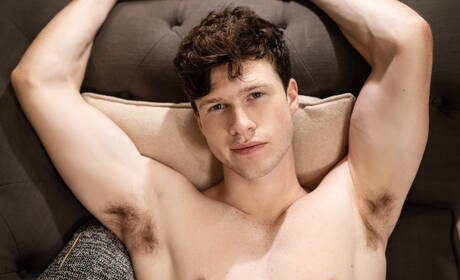 拉丁帥哥 Ashton Summers 和美國健壯 Finn Harding 上演熱辣情侶戲