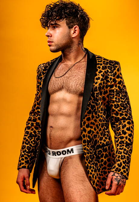 Rods Room: Pretty american guys strong bull Joseph Castlian and otter Julian Brady banged each other at the pool